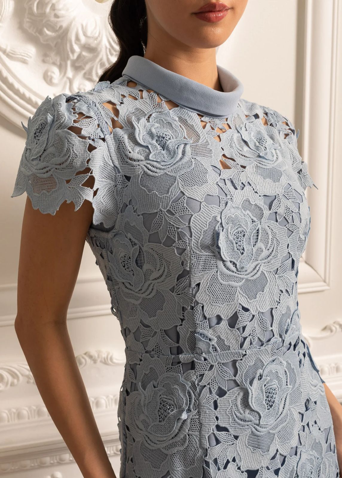 Vestido Renda Bordada – Elegância Sofisticada