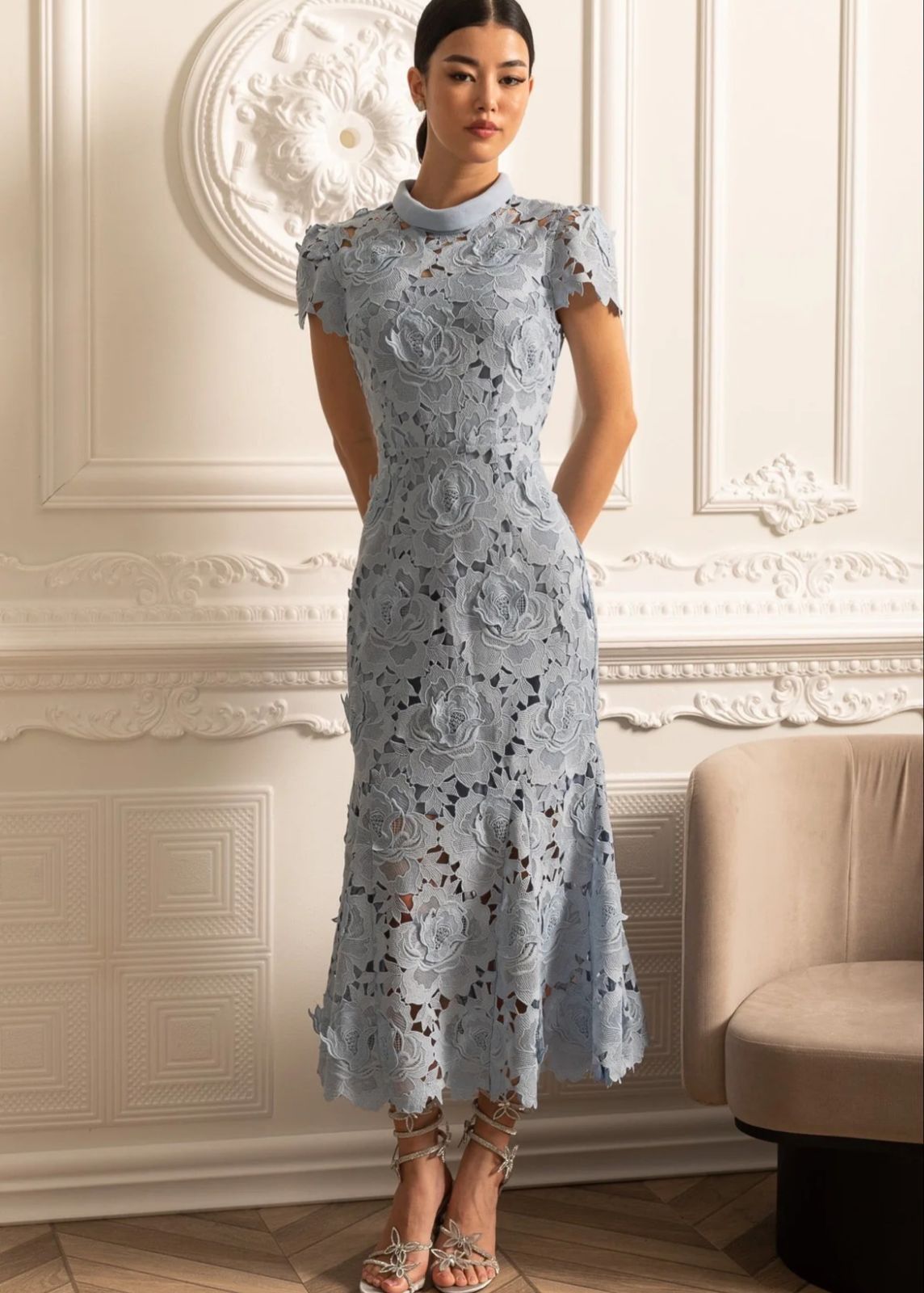 Vestido Renda Bordada – Elegância Sofisticada