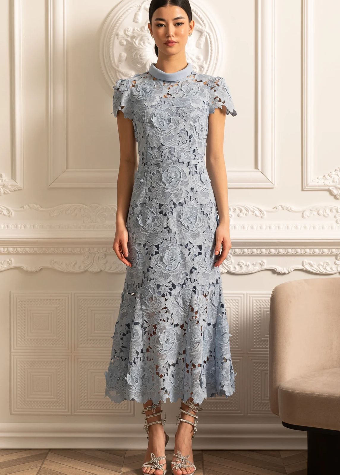 Vestido Renda Bordada – Elegância Sofisticada