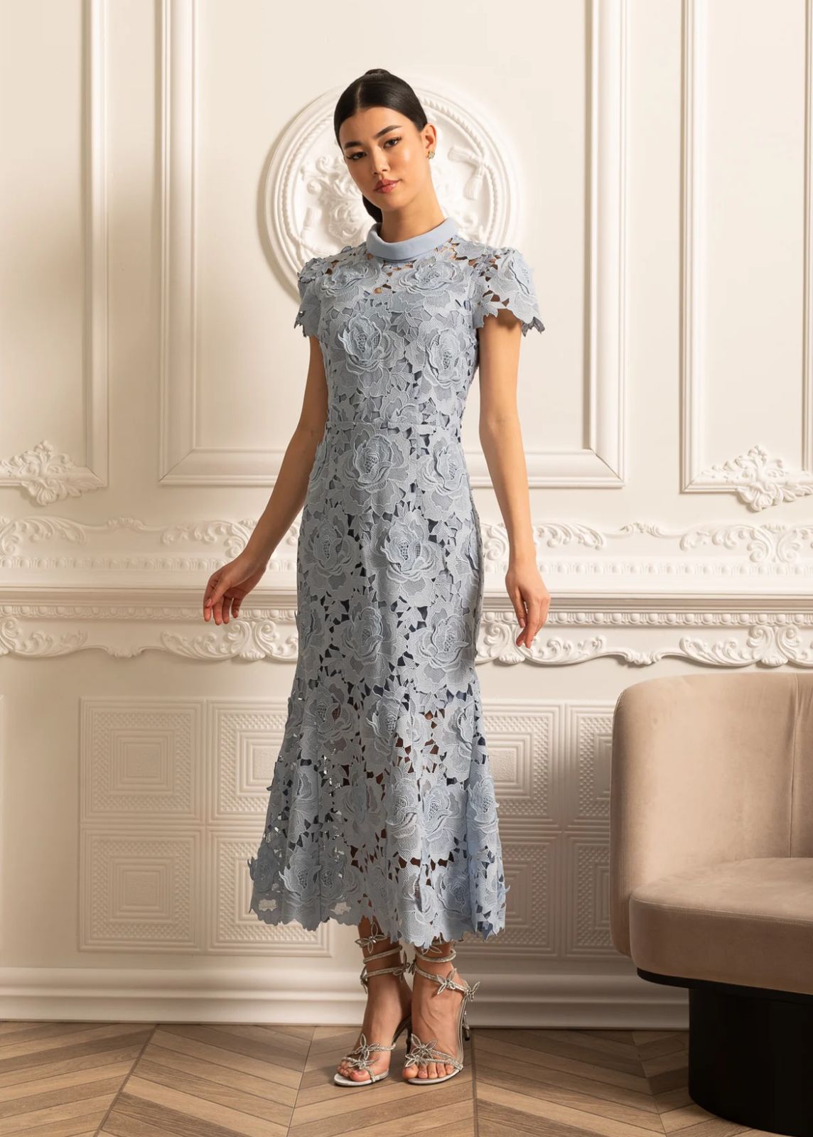 Vestido Renda Bordada – Elegância Sofisticada