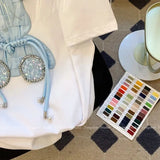 Camiseta com Bordado e Aplicações – Estilo Casual em Algodão Premium