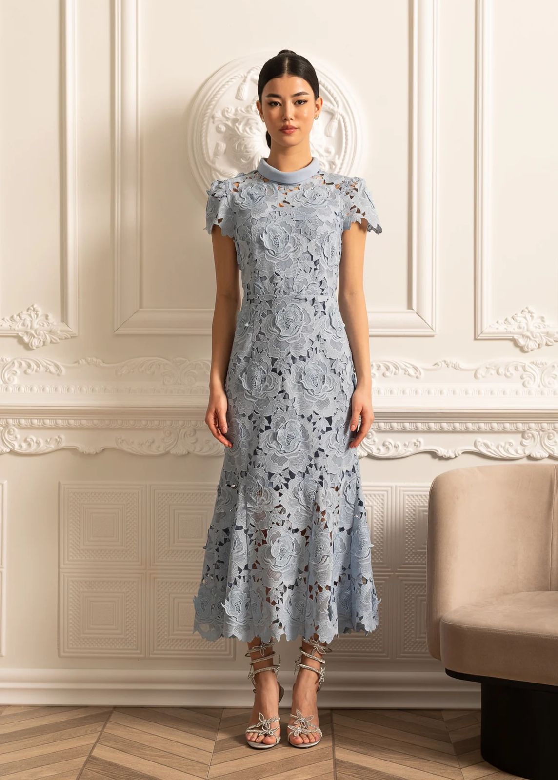 Vestido Renda Bordada – Elegância Sofisticada