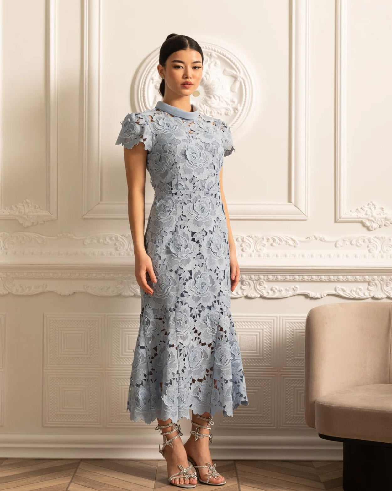 Vestido Renda Bordada – Elegância Sofisticada