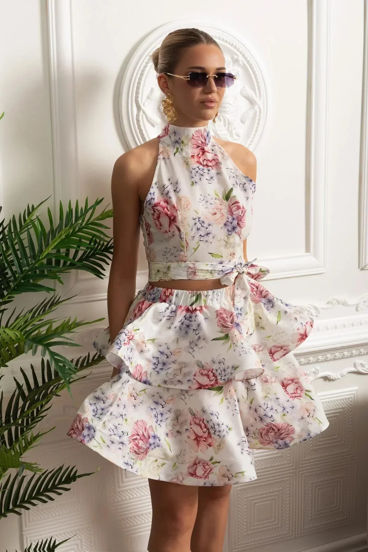 Conjunto – Top Estampado Sem Mangas  + Saia Curta Plissada de Cintura Alta