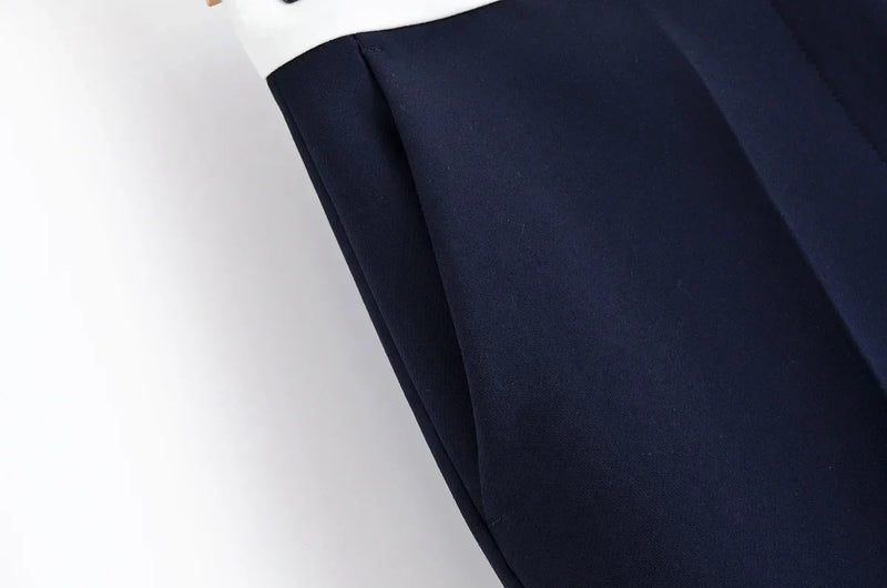 Conjunto Feminino Versátil – Blusa Básica com Recortes e Calça Reta Cintura Alta