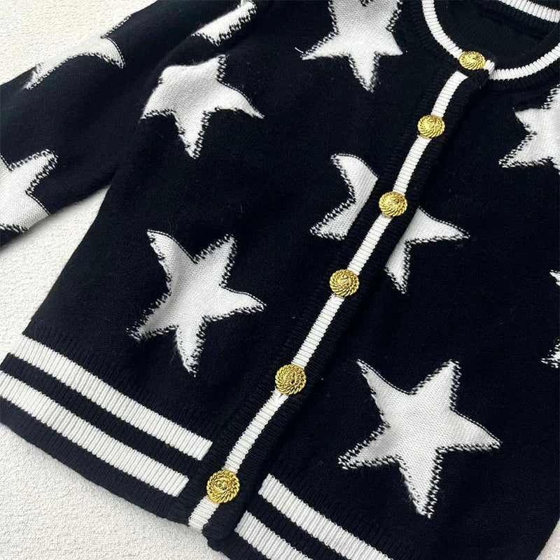 Cardigan Tricot com Botões Dourados – Estilo Sofisticado