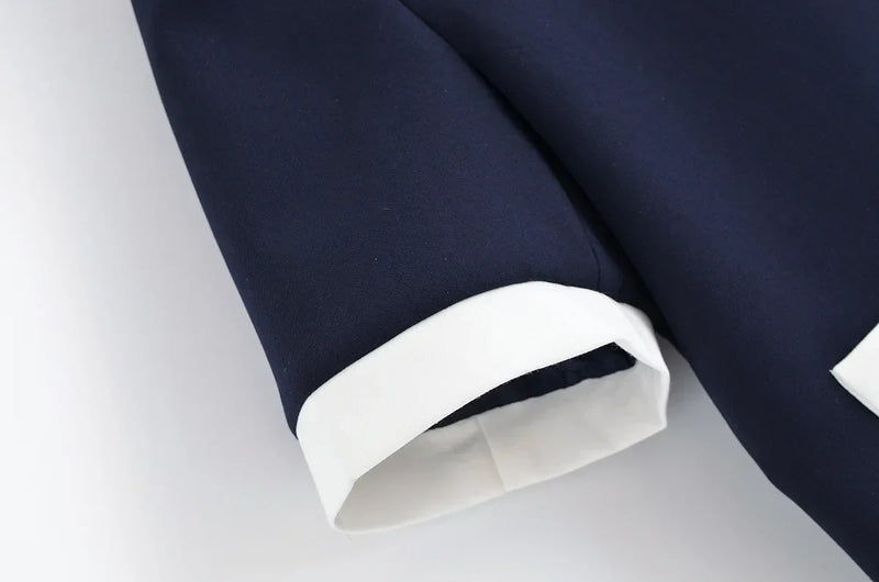 Conjunto Feminino Versátil – Blusa Básica com Recortes e Calça Reta Cintura Alta