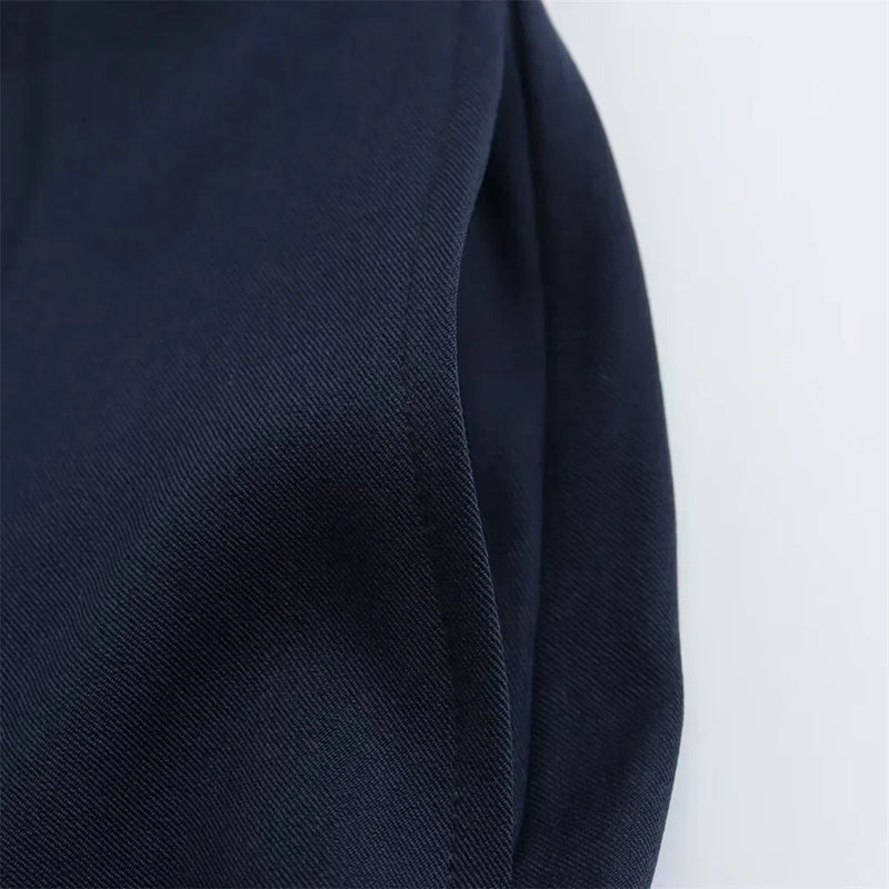 Conjunto Elegante – Blazer Curto com Botões Decorativos e Calça Pantalona