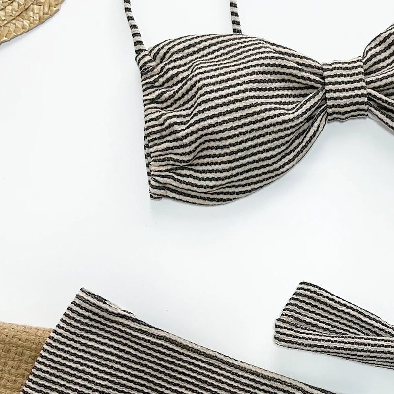 Biquíni de Três Peças com Saia - Estilo e Versatilidade