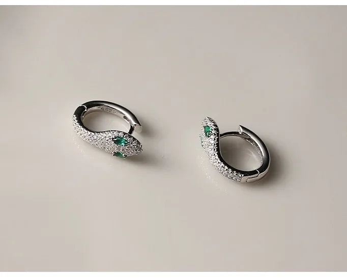 Brincos 925 Prata – Olhos de Serpente Verde, Luxo Leve e Elegante, Versáteis