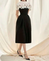 Vestido Couture em Renda  – Modelo Sem Costas com Recortes em Patchwork e Cintura Alta Esculpida