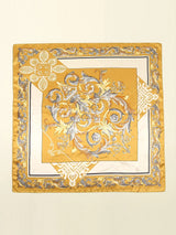 Lenço de Cetim com Estampa Dolce - Toque de Elegância e Charme