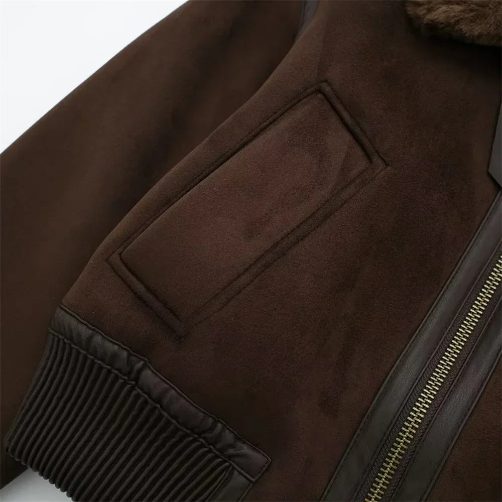 Casaco Marrom com Gola de Pele – Elegância Urbana para o Inverno