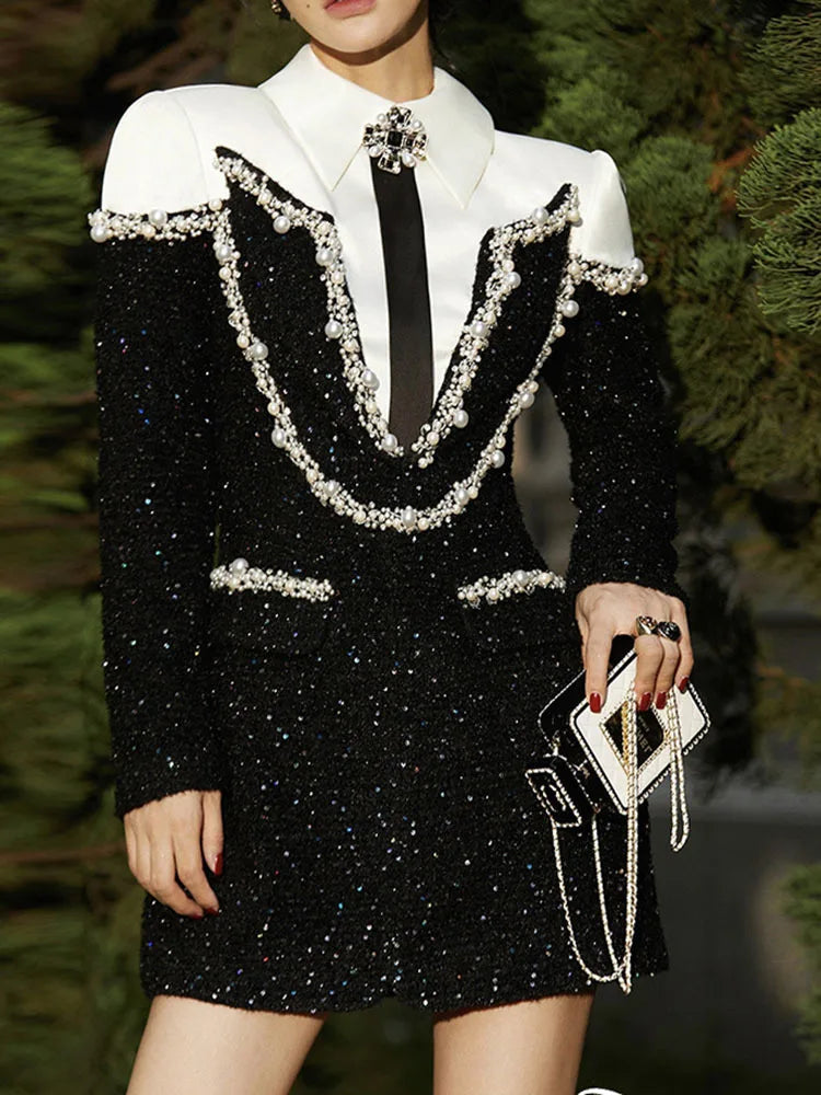 Vestido A-Line com Paetês e Bordado – Manga Longa, Gola Lapela e Design Bicolor