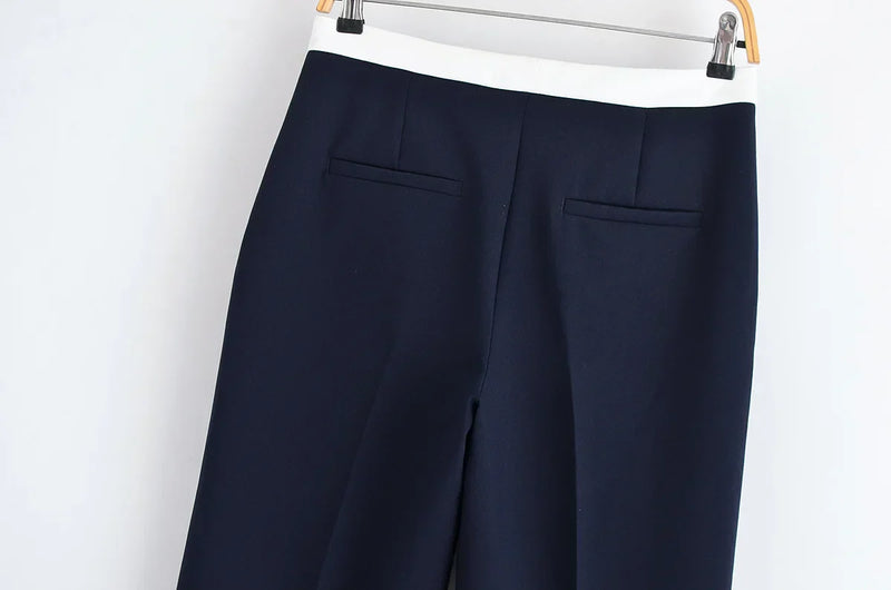 Conjunto Feminino Versátil – Blusa Básica com Recortes e Calça Reta Cintura Alta