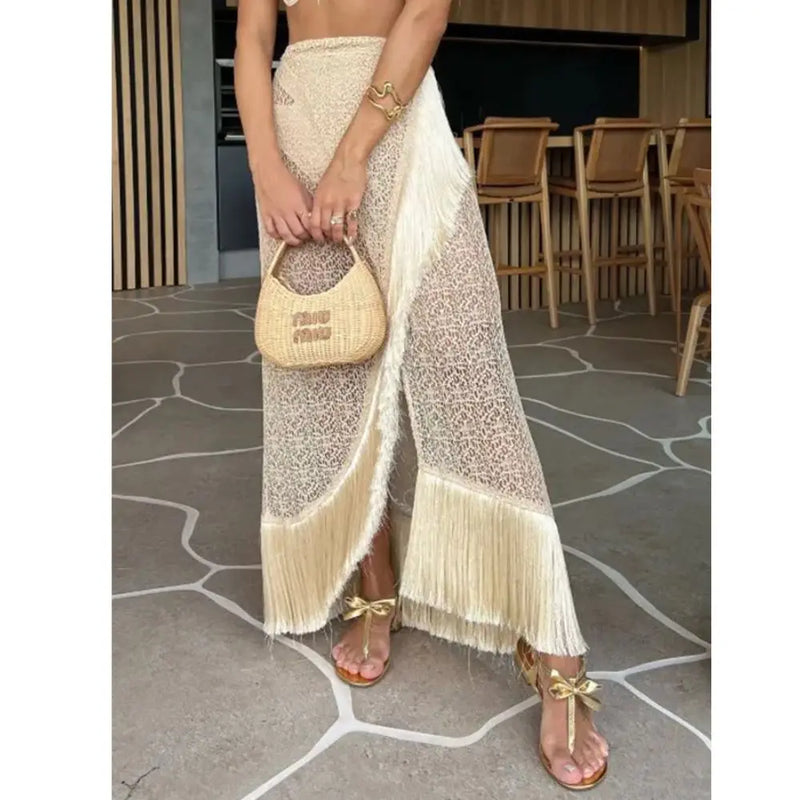 Conjunto de Biquíni com Saia de Praia e Franjas de Crochê