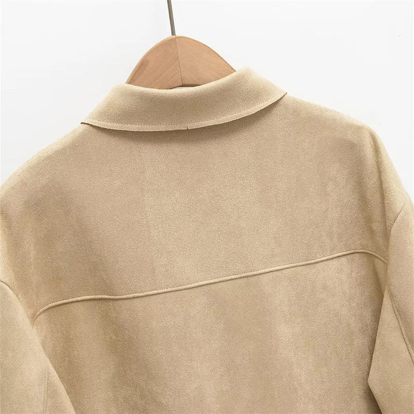 Casaco com Detalhes Vazados – Sofisticação Atemporal e Design Autoral